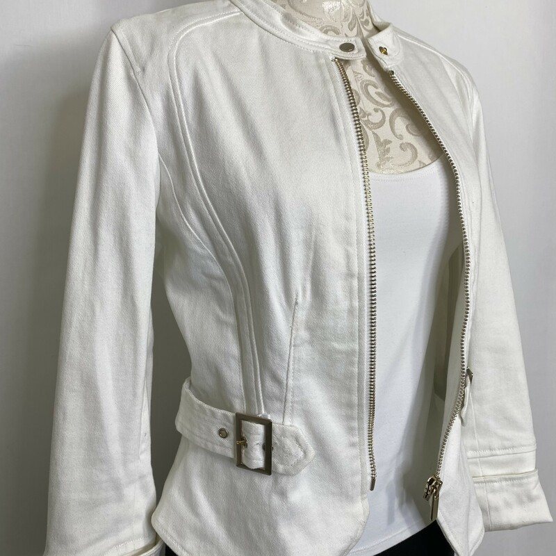 100-1000 Etcetera, White, Size: 4
white twill jacket with silver buckle and detailing 98% cotton 2% spandex  good