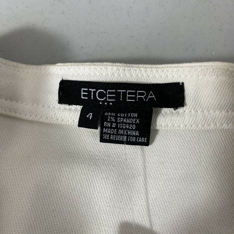 100-1000 Etcetera, White, Size: 4<br />
white twill jacket with silver buckle and detailing 98% cotton 2% spandex  good
