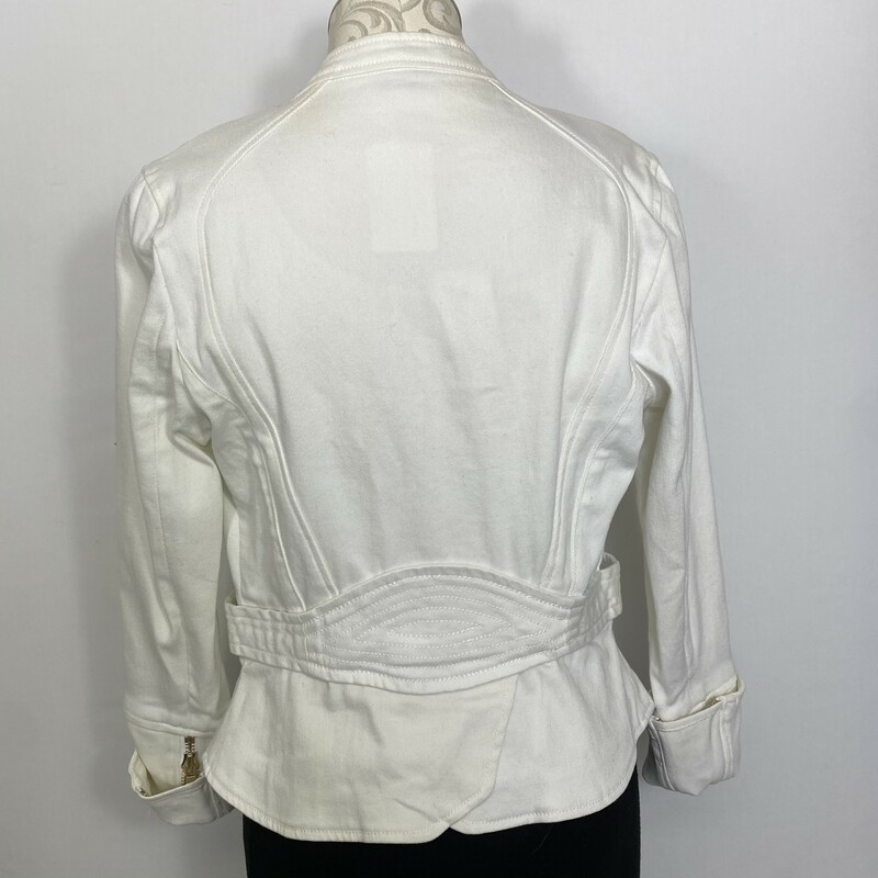 100-1000 Etcetera, White, Size: 4
white twill jacket with silver buckle and detailing 98% cotton 2% spandex  good