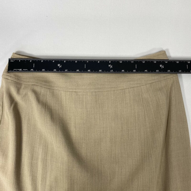 100-1014 Etcetera, Tan, Size:  6 plain beige skrt with 2 small slits in the front 57% viscose 38% virgin wool 5% spandex  good