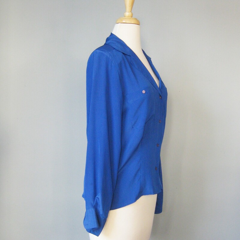 Simple blue blouse from the 1980s<br />
Shoulder pads, washed silk look and feel - but it's 100% polyester<br />
Open v neck, long sleeves<br />
by Marlis<br />
flat measurements:<br />
shoulder to shoulder: 15in<br />
armpit to armpit: 20in<br />
underarm sleeve seam length: 17in<br />
length: 24in<br />
<br />
thanks for looking!<br />
#14556