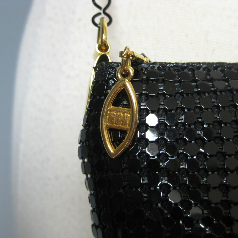 Cool black metal mesh evening bag with a thin black chain strap.
Top Zipper
Just in case the shiny mesh doesn't catch enough light, there is a free swinging swag of mesh at the front poking through a gold ring.
Slim but flexible, will hold everything you need
No tags
I slip pocket inside
Tiny bit of wear on the top edge
10.5in x 7in x 2in
chain drop: 22in

Thanks for looking!
#15167
