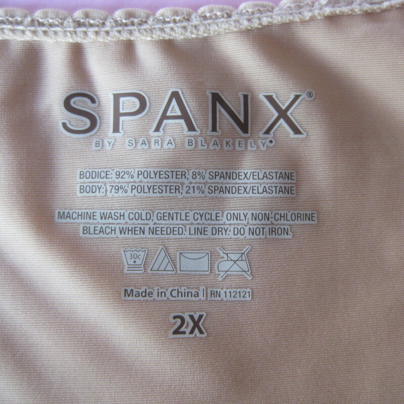 Smooth it all out with this high quality beige tank from SPANX<br />
Size 2X<br />
79% Polyester<br />
21% Spandex<br />
<br />
flat measurements (unstretched)<br />
armpit to armpit: 20in<br />
waist: 18.5in<br />
Hip: 21.5in<br />
length: 24in<br />
<br />
thanks for looking!<br />
#14230