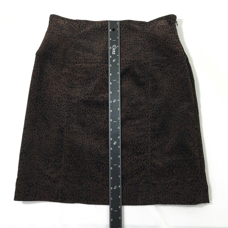 100-1011 Worth, Brown, Size: 6 brown courdoroy skirt with black cheetah pattern 97% cotton 3% spandex  good