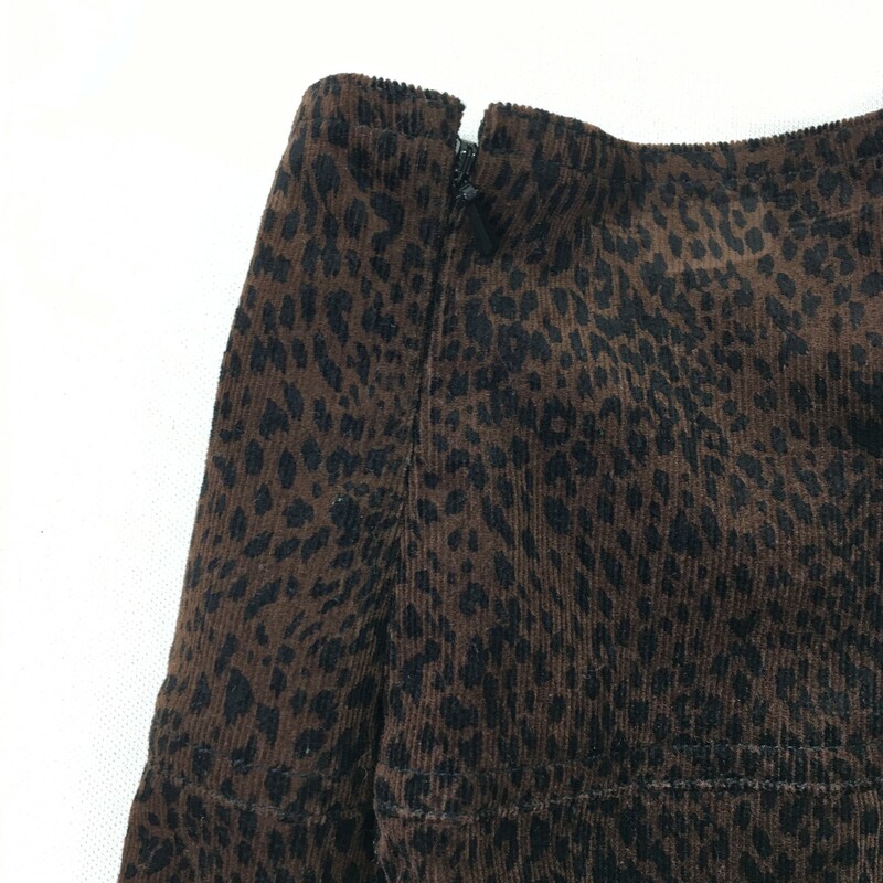 100-1011 Worth, Brown, Size: 6 brown courdoroy skirt with black cheetah pattern 97% cotton 3% spandex  good