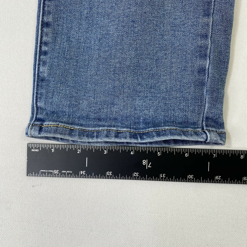 102-280a Levis, Blue, Size: 4 blue levis with embroidered pockets 77% cotton 21% polyester 2% elastane  good