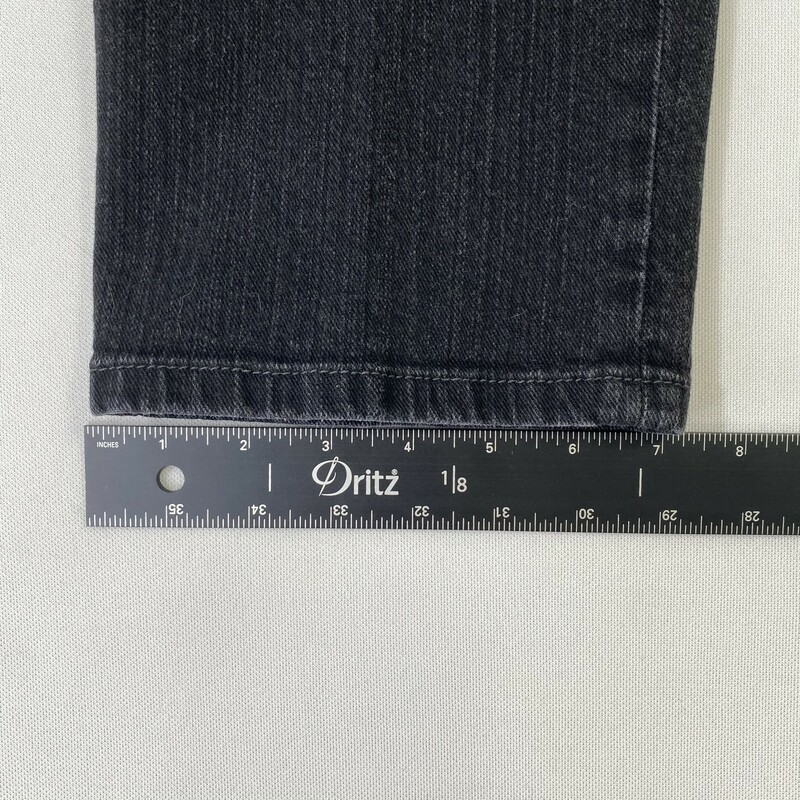 126-013 Chicos, Black, Size: 2 black slim leg fit jeans 99% cotton 1% spandex  good