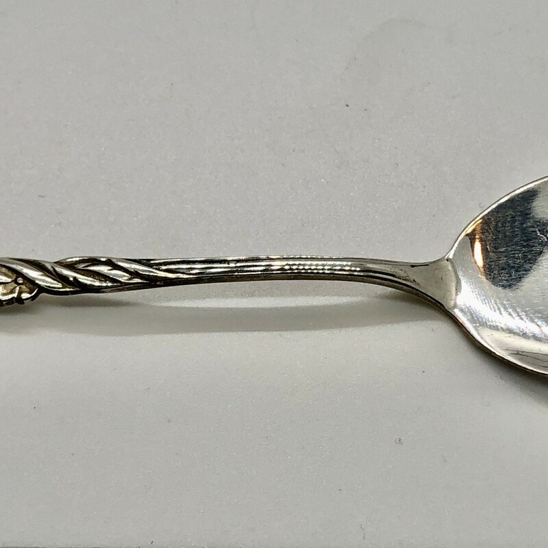 For that friend who has everything, but they don't have an antique sterling silver Jelly Server c.1920s!<br />
4 1/2in<br />
Will ship priority mail.