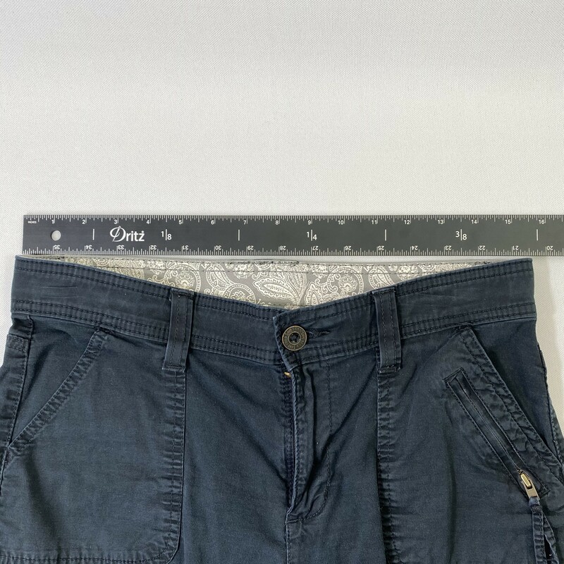 102-161 Lee, Black, Size: Medium Black capri pants w/leg pockets cotton/spandex