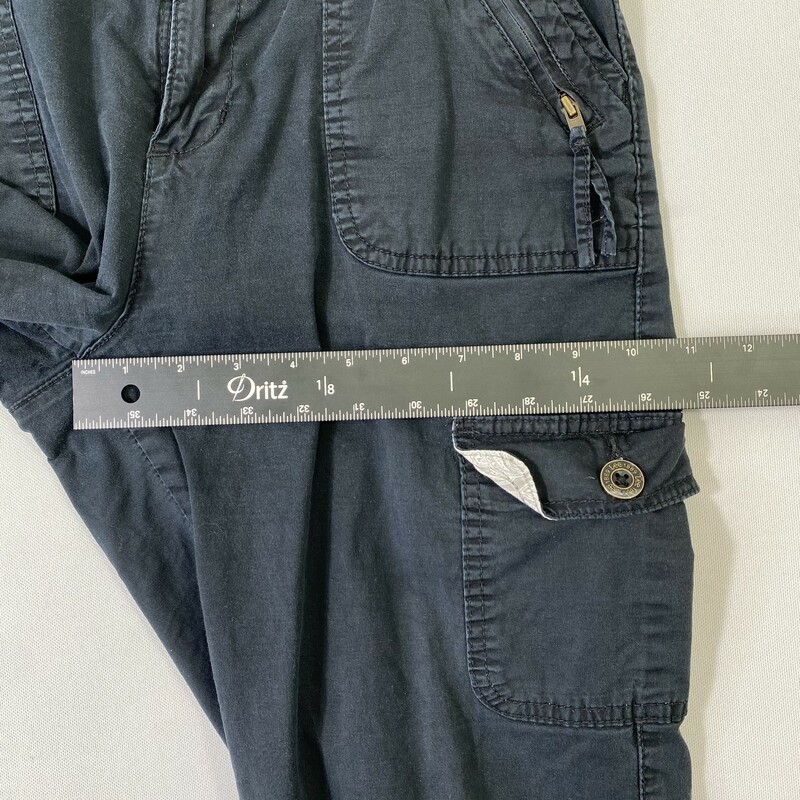 102-161 Lee, Black, Size: Medium Black capri pants w/leg pockets cotton/spandex