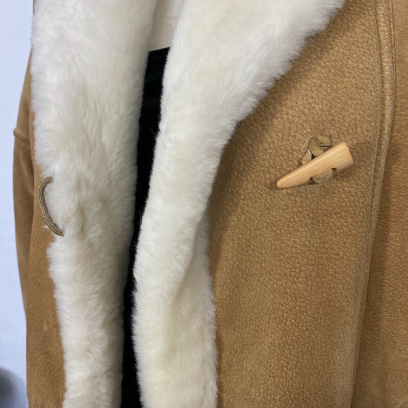 100-0473 Marvin Richards, Beige, Size: Xs<br />
knee lenght winter jacket w/faux fur lining leather  Good  Condition  NEEDS CLEANING