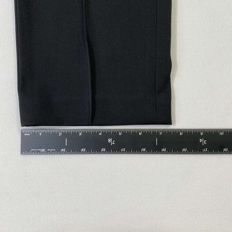 121-052 Charter Club, Black, Size: 10 classic fit black dress pants w/elastic waist 33% polyester 55% rayon 5%spandex
12.4 oz