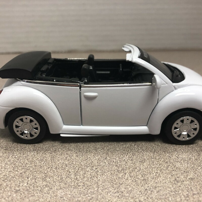 Die Cast Scale Model, White, Size: NEW<br />
Volkswagon<br />
Metal with Plastic parts<br />
Doors Open<br />
Pull Back