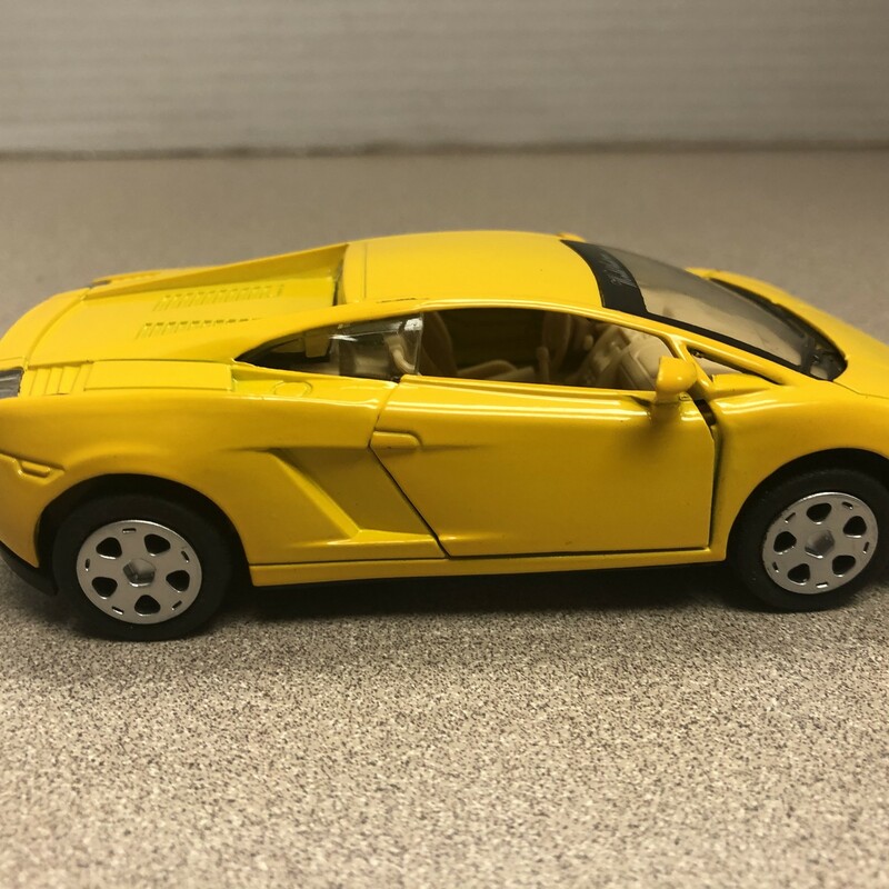 Die Cast Scale Model, Yellow, Size: NEW<br />
Lamborghini<br />
Metal with Plastic Parts<br />
Pull Back