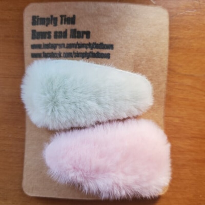 Hair Snap Clip Set (2)
Pastel colors for furry clips will be randomly selected to fulfill order.
If there is a preference on colors, please message us.