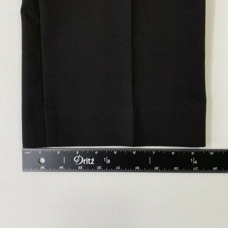 100-0099 Larry Levine, Black, Size: 6 black slacks with buttons on front 71% polyester 26% viscose 3% spadex  Good Condition