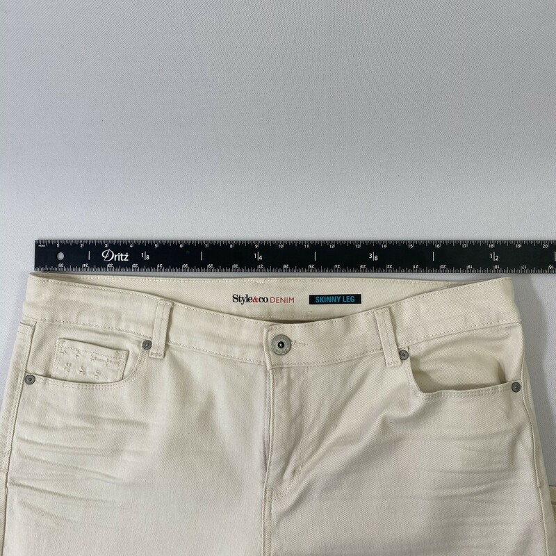 100-0421 Style And Co., Off Whit, Size: 16 skinny leg jeans with textured pockets 98% cotton 2% spandex  Good  Condition