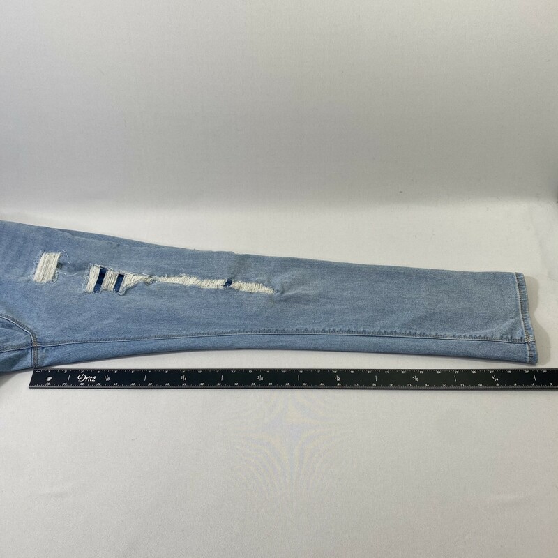 100-0312 Black Daisy, Blue, Size: 11 light wash ripped jeans denim  Good Condition