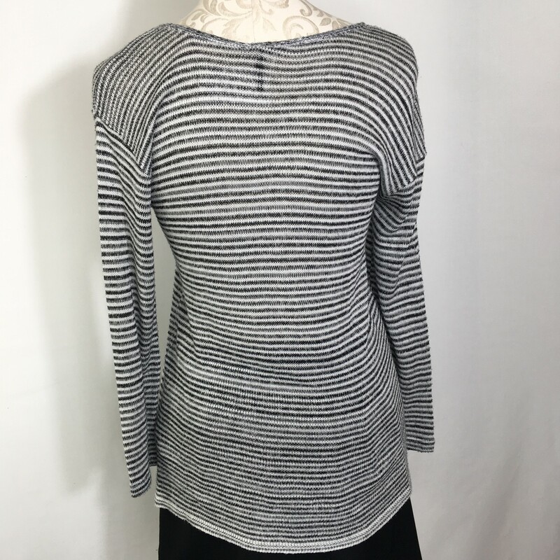 100-0276a Nollie, Black Wh, Size: Medium black and white striped knit sweater 100% acrylic  Good Condition