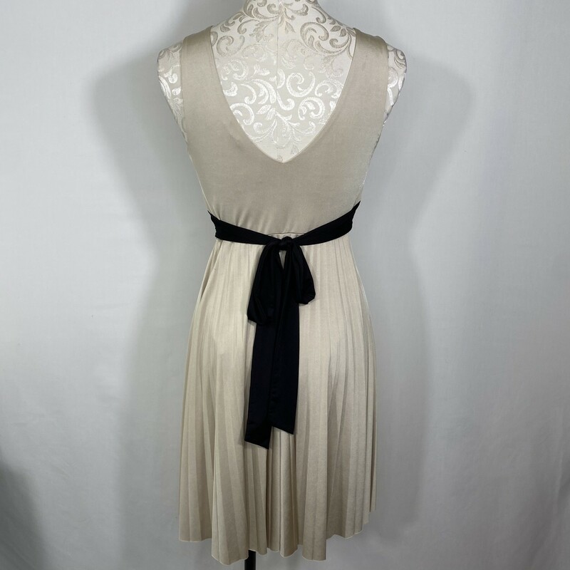 104-003 XXI Satin sleeveless tie at waist, dress. Size Small. Short Sleeveless Off-White Dress With Black Ribbon Detail -  Good