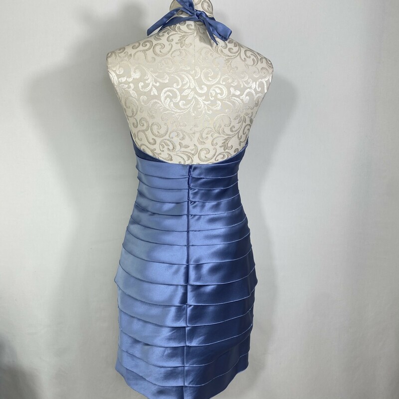 119-003 BCBGBlue, Size: 6 steel blue satin halter dress, rows of satin circle on a full net mesh peek-a-boo lining, halter is lined.
ties at neck, zips in back. BCBG Maxazria - great condition.
10.6 oz