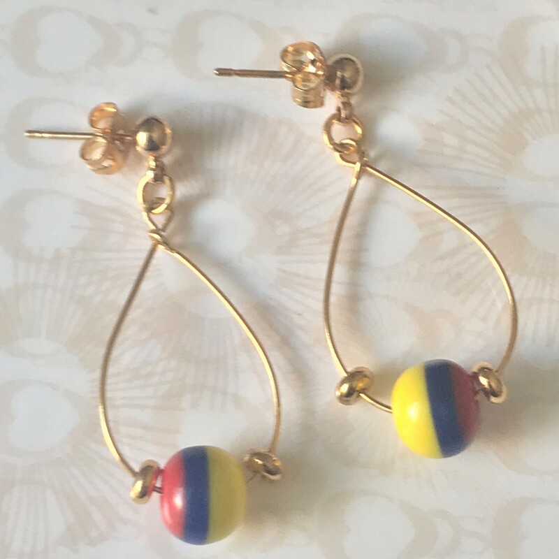 Egf-008 Ea0008-t, Tricolor, Size: Earrings<br />
8mm Colombian Resine Beads-Gold Filled Accessories-14kt Gold Filled Earstuds