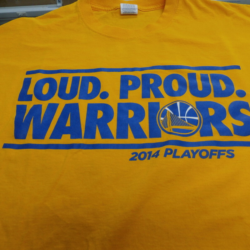Golden State Warriors \"Loud Proud\" Shirt Yellow Jerzees size XL 100 cotton #25309<br />
Rating: (see below) 3- Good Condition<br />
Team: Golden State Warriors<br />
Event: Playoffs<br />
Brand: Jerzees<br />
Size: Men's- XL (Measured: Across chest 22\", length 29\")<br />
Measured: Armpit to armpit; shoulder to hem<br />
Color: Yellow<br />
Style: short sleeve; screen pressed<br />
Material: 100% Cotton<br />
Condition: -3 Good Condition - wrinkled, minor pilling and fuzz; slight fading; stretched out from use; feels a little course; discolored slightly; bottom is curled up<br />
Item #: 25309<br />
Shipping: FREE