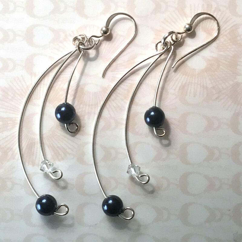 Essmw-001 Ea0055-b, Dark Blu, Size: Earrings<br />
6mm Swarovski Pearls-4mm Swarovski Crystals-Silver Plated Accessories-Silver Plated Fishhook Earwire