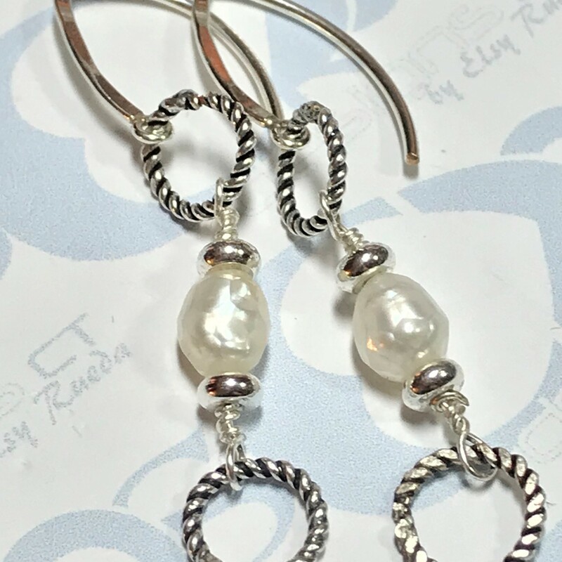 Ess-018 Ea0047-w, White, Size: Earrings<br />
6mm Freshwater Cultured Pearls-Silver Plated Accessorie-Sterling Silver Fishhook Earwire