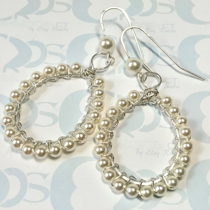 Ess-013 Ea0042-pw, Pearl Wh, Size: Earrings
4mm Swarovski Pearls-Silver Plated Fishhook Earwire