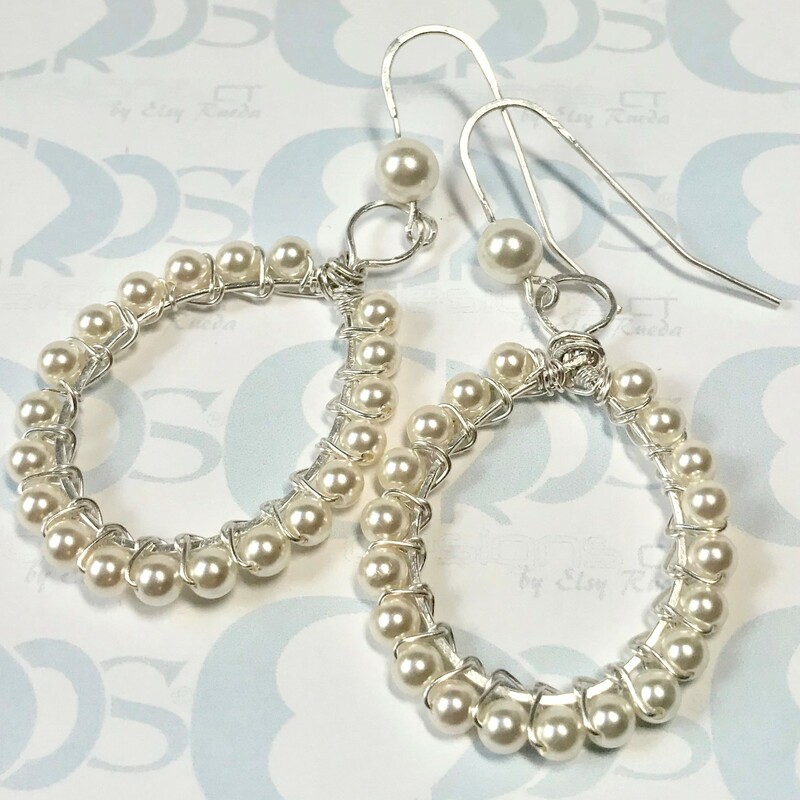 Ess-013 Ea0042-pw, Pearl Wh, Size: Earrings<br />
4mm Swarovski Pearls-Silver Plated Fishhook Earwire