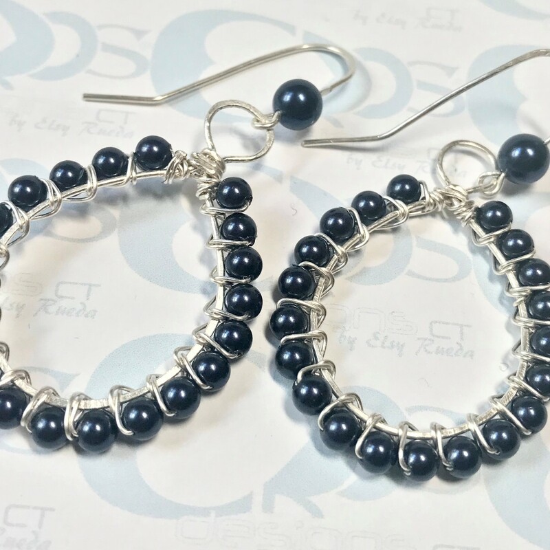 Ess-013 Ea0042-nb, Night Bl, Size: Earrings<br />
4mm Swarovski Pearls-Silver Plated Fishhook Earwire