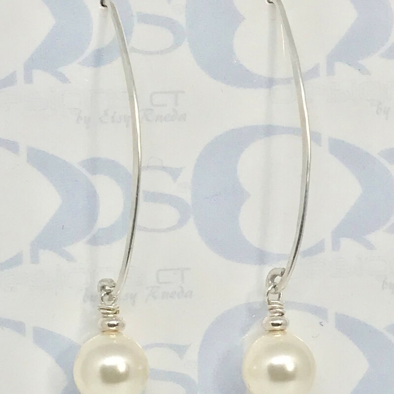 Ess-010Pearl fish hook White, Size: Earrings<br />
10mm Swarovski Pearls-Silver Plated Fishhook Earwire-Silver Plated Accessories