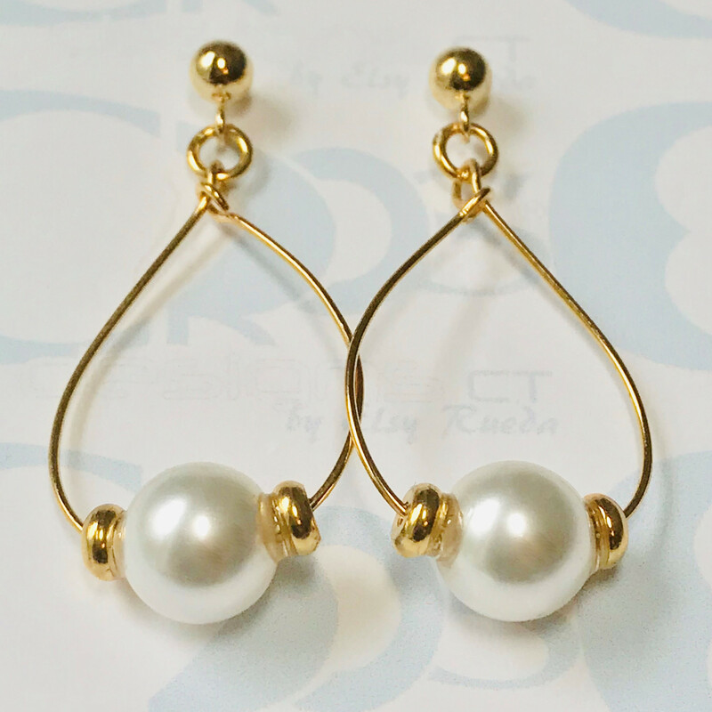 Egf-009 Ea0009-w, White, Size: Earrings<br />
10mm Swarovski Pearls-Gold Filled Wire-Gold Filled Accessories-14kt Gold Filled Earstuds