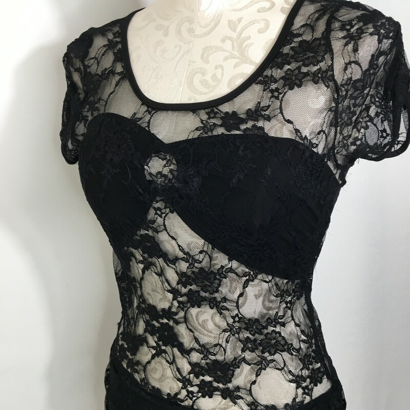 100-0474 Yo Yo 5, Black, Size: Large Black lace short sleeve dress polyesther/spandex  good condition