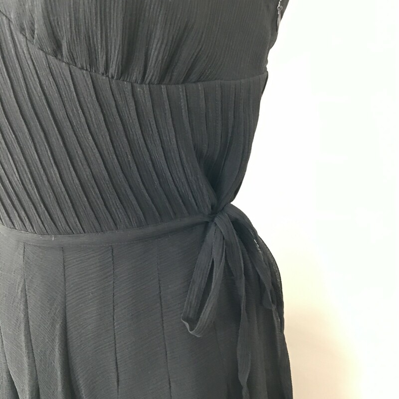 100-0137 Adrianna, Black, Size: 6 v neck  light dress with ruffle sleeves  100% silk  good condition