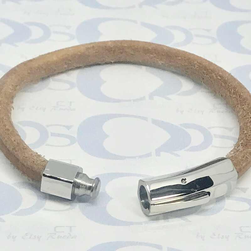 Mikey Br0018-n 7, Natural, Size: Bracelet
6mm Original Natural Round Leather-Sterling Silver Clasp