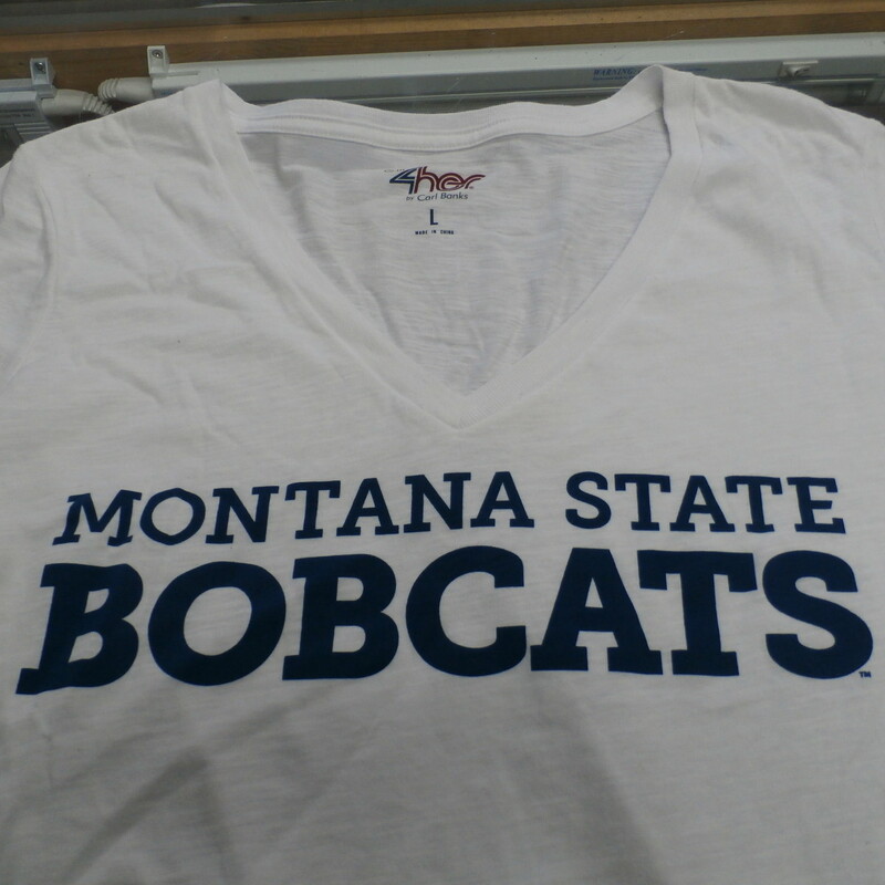 Montana Bobcats G-111 4her Women's V Neck Cap Sleeve Large White #25357
Rating: (see below) 3 - Good Condition
Team: Montana Bobcats
Player: N/A
Brand: G-111
Size: Women's - Large(Measured: Across chest 19\", length 28\")
Measured: Armpit to armpit; shoulder to hem
Color: White
Style: screen pressed; V Neck Cap sleeve
Material: 100% Cotton
Condition: 3 - Good Condition - wrinkled; material looks and feels good; pilling and fuzz; small stain on the right side; original tag; signs of use; no rips or holes
Item #:  25357
Shipping: FREE