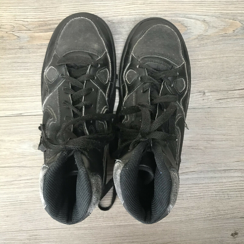 Nike Shoes, Black, Size: 3.5Y
