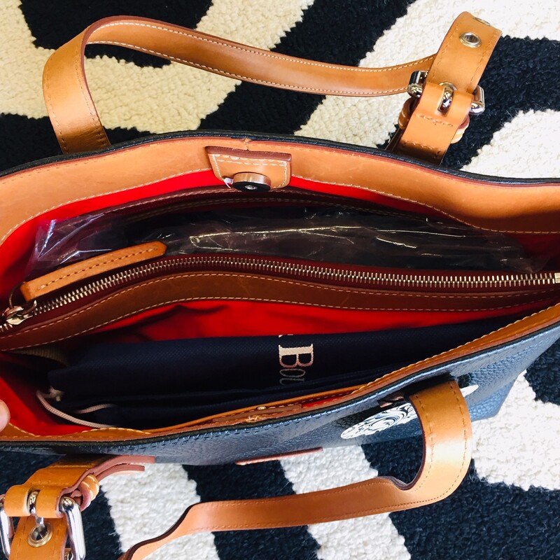 This item is a Dooney & Bourke bag that is practically new with no signs of wear! It features a large zip compartment that seperates the bag into two big sections. The shoulder straps are adjustable. Medium sized!
