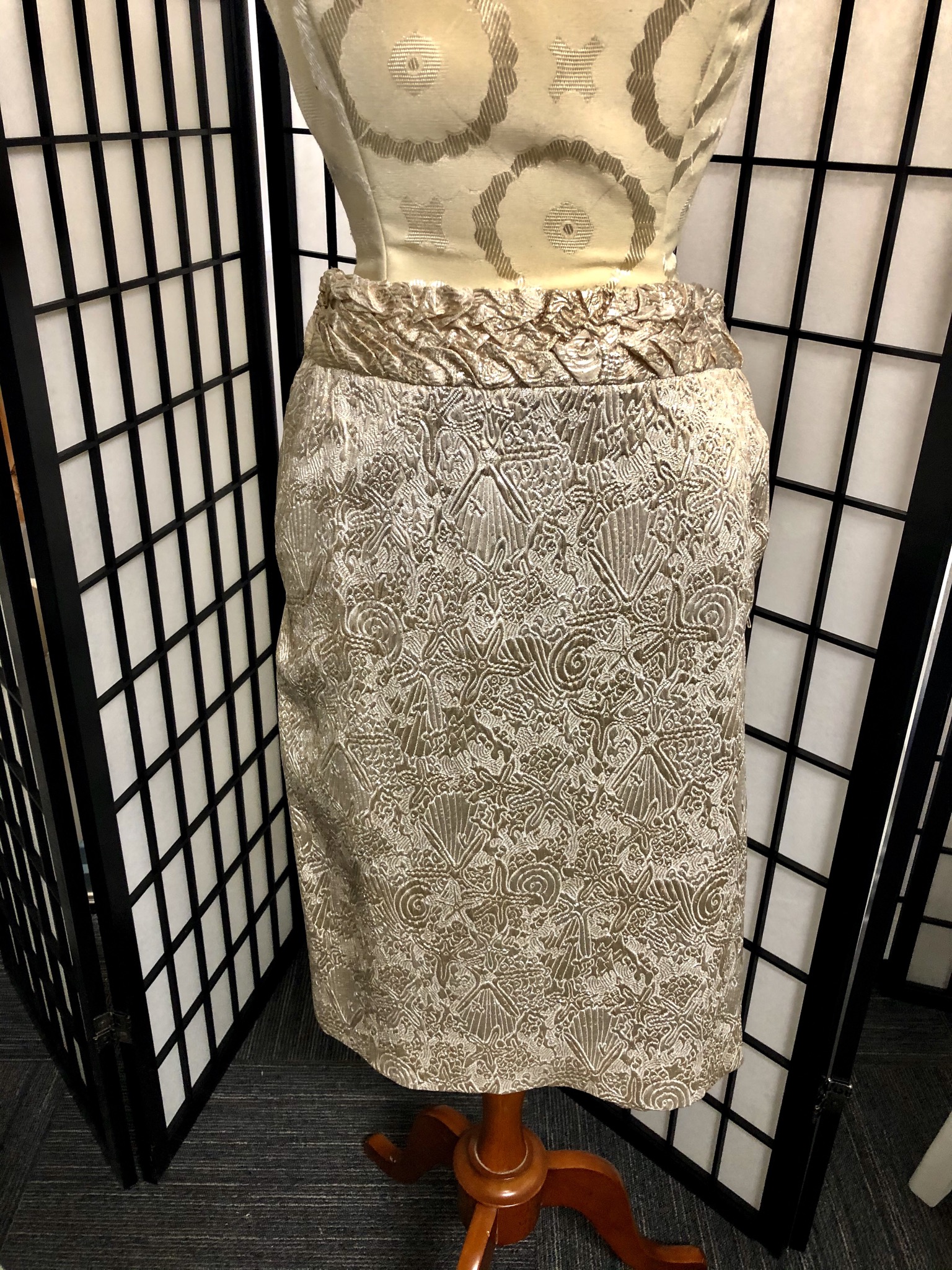 Gold skirt outlet material