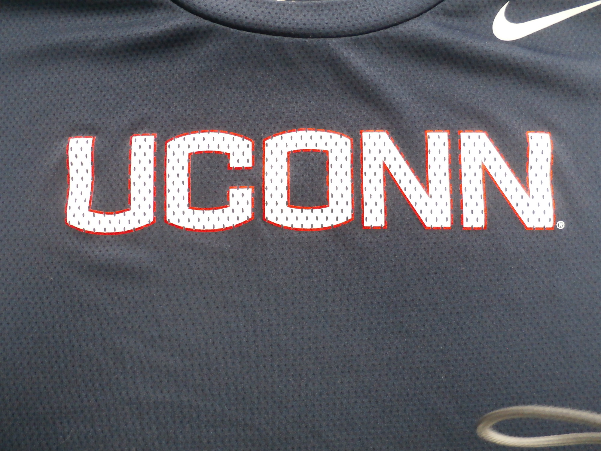 uconn nike shirt