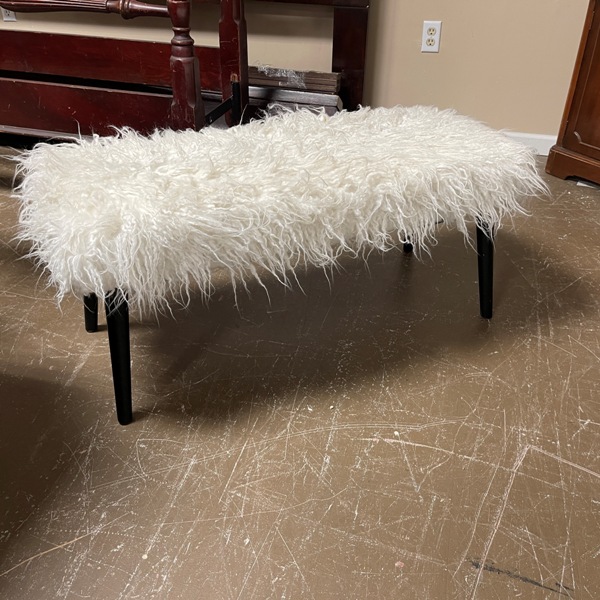 Fuzzy Bench, Size: 38x16x17