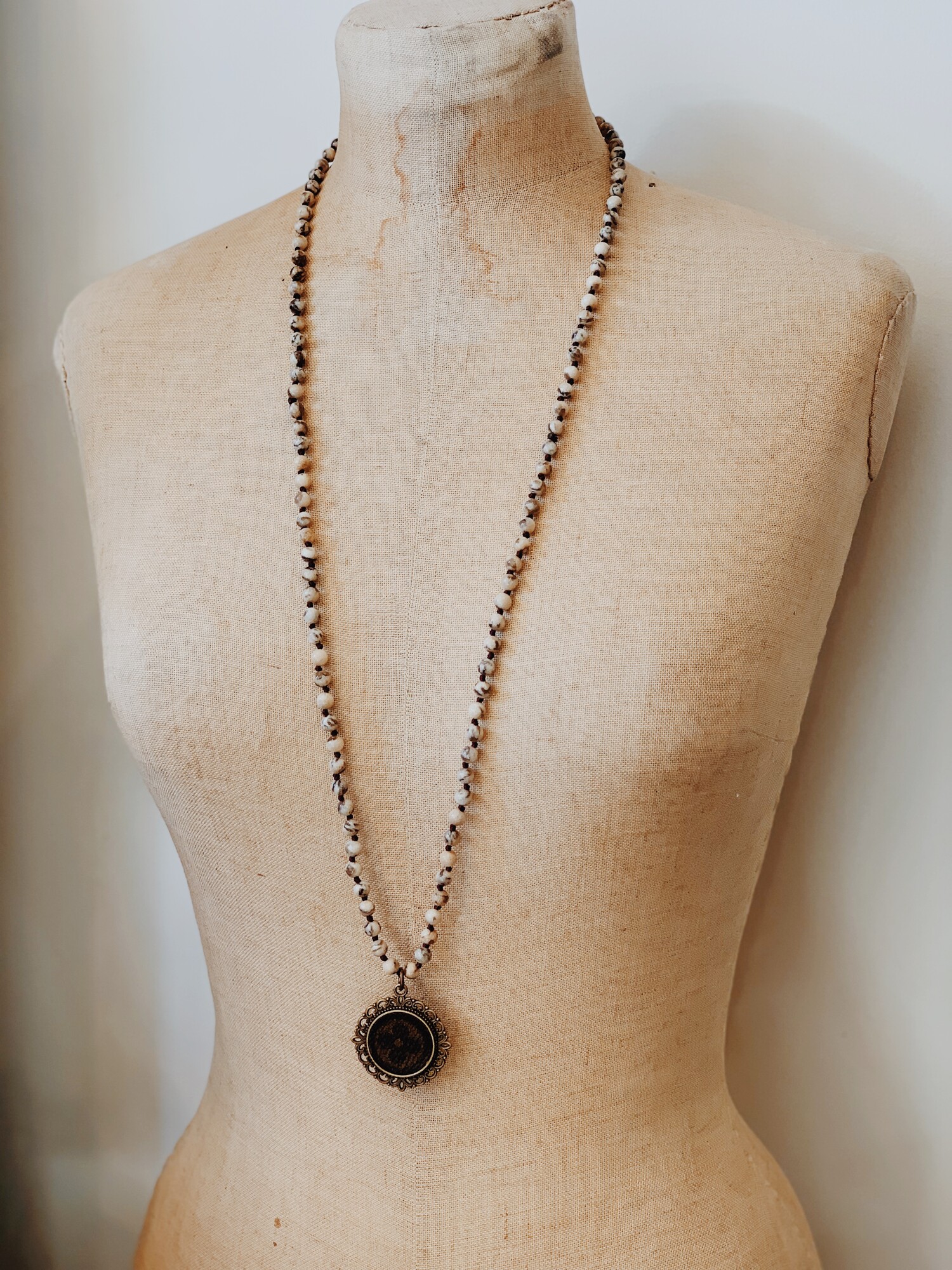 This upcycled, hand-made necklace was made from an authentic Louis Vuitton bag! The bag's date code is SP0927. See pictures for measurements.

Not affiliated with the LV company.