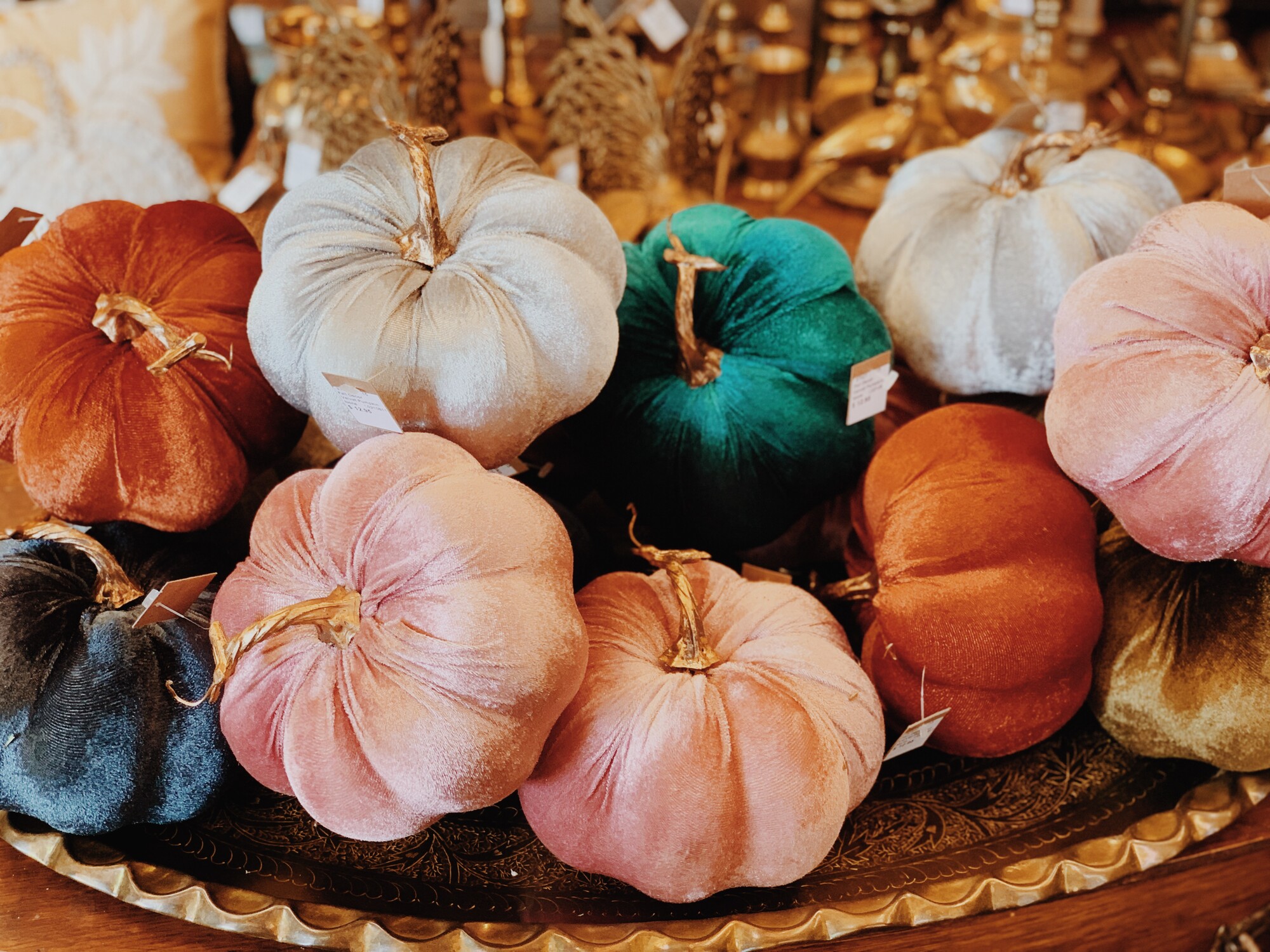 These velvet pumpkins are the perfect way to decorate for the fall! Avalible in Olive, Pink, Navy,Teal, burnt orange, and grey. Each measures 6 inches in diameter.