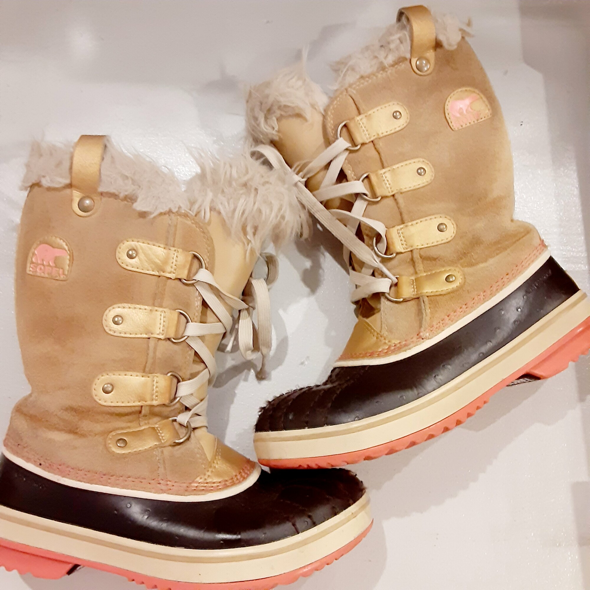 *Sorel Snow Boot, Size: 3
Overall wear
SOLD AS IS