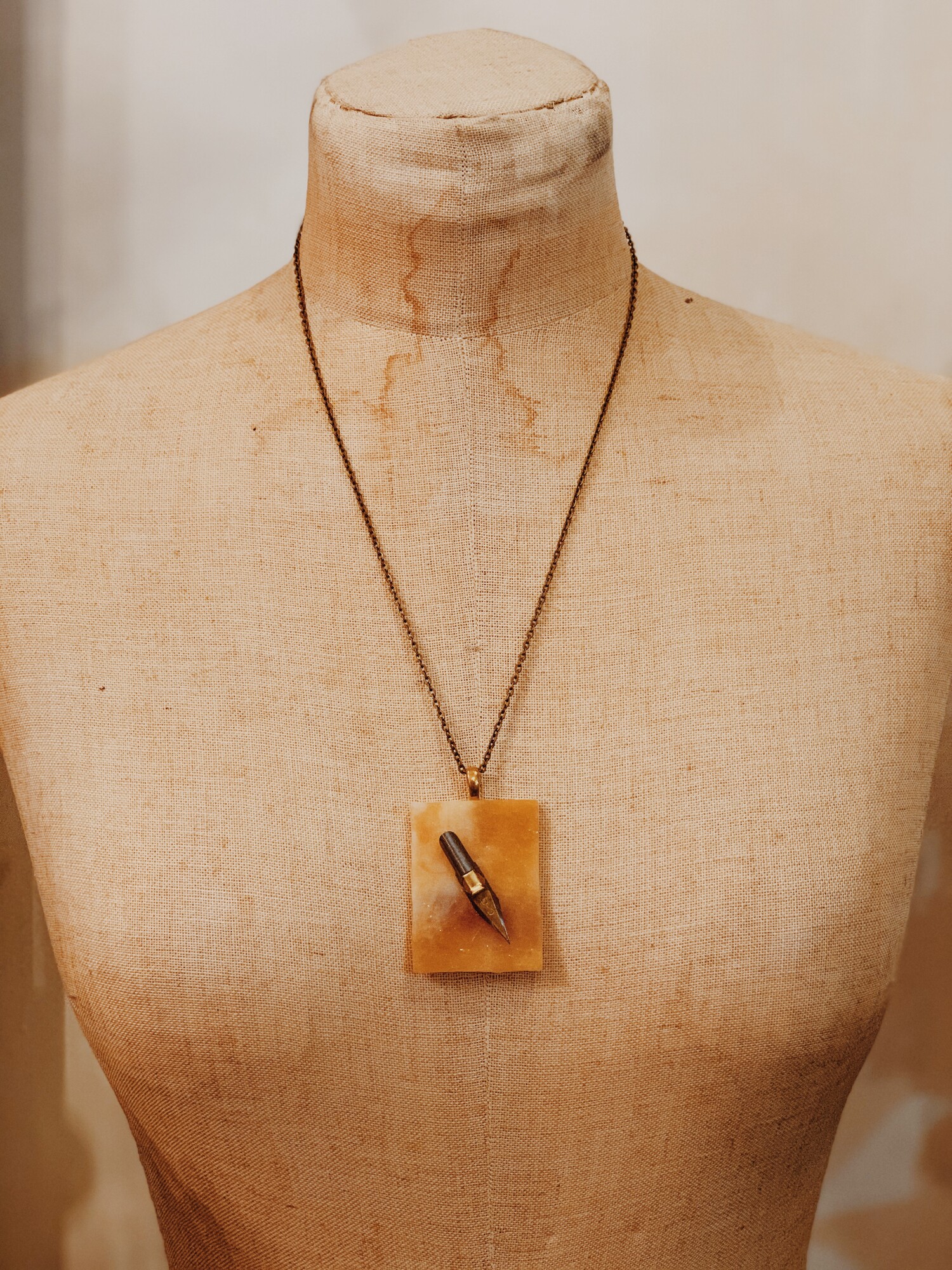 American Western Antique Jewelry / 1982 AVON Gold Rattan Leaf Pendant Pen  Twist Spiral Necklace - Shop Hale-Jewelry Long Necklaces - Pinkoi