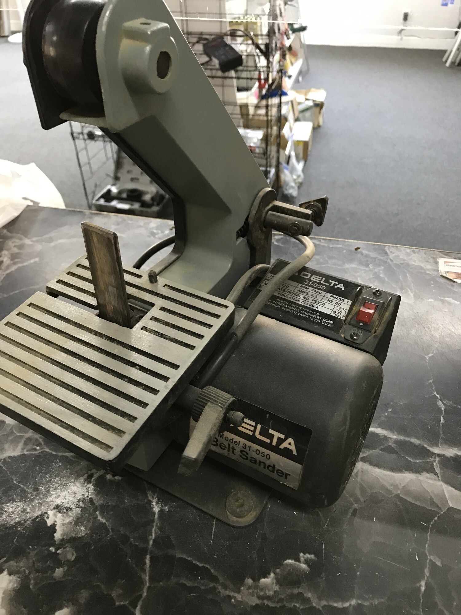 1in Belt Sander, Delta, 31-050

Note:  sander does not come with any belts ( 1in x 30in belt size)