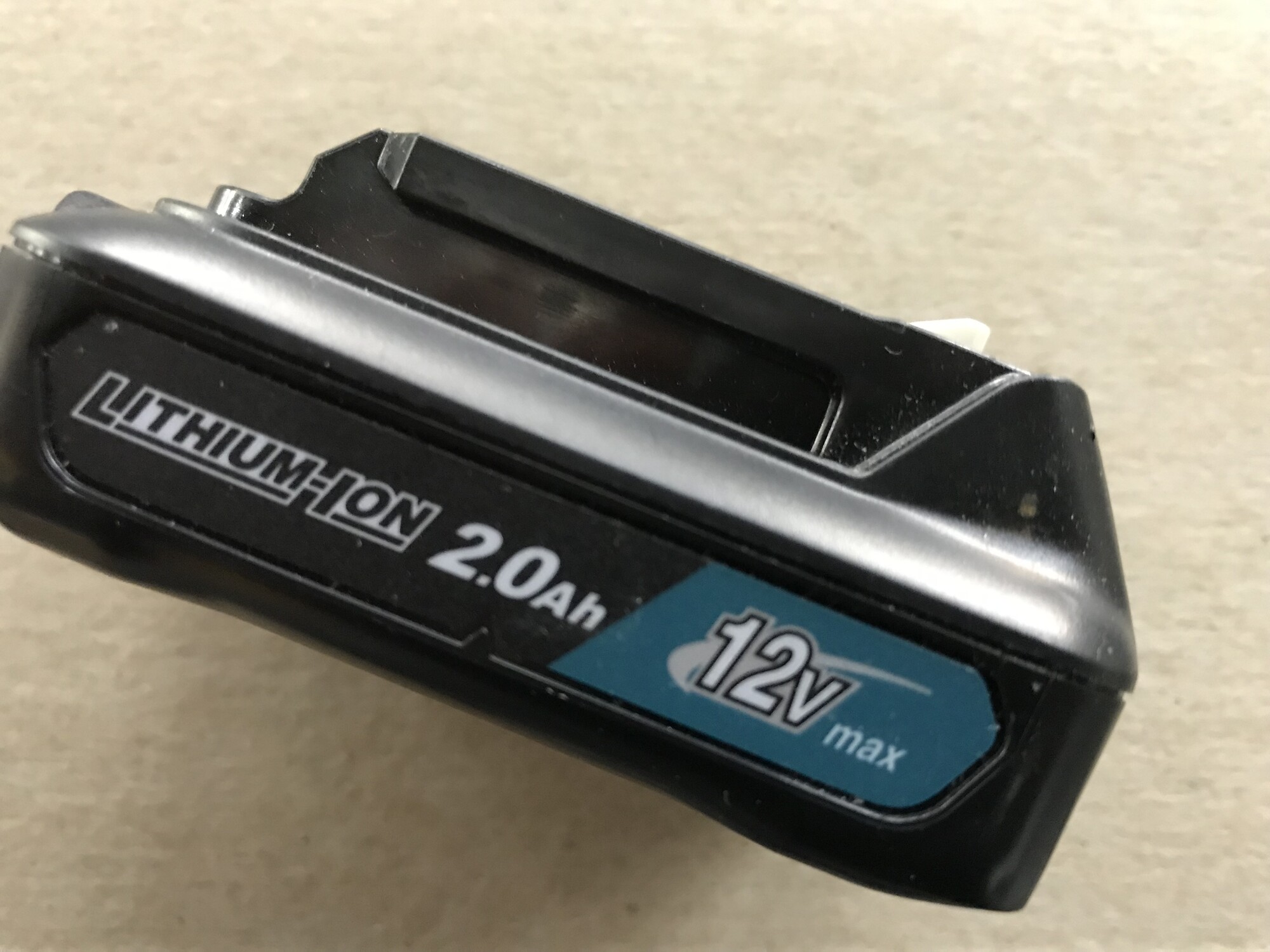 Li Ion Battery, Makita, 12v Li Ion BL1021B

The 12-Volt MAX CXT Lithium-Ion 2.0 Ah battery combines efficient performance with the superior balance and ergonomics of a slide-style battery and the convenience of an on-board LED battery charge level indicator. The 12-Volt MAX CXT 2.0 Ah battery (and 4.0 Ah battery, sold separately) is at the heart of the expanding Makita 12-Volt MAX CXT tool series, combining performance with superior ergonomics in a compact size. Makita 12-Volt MAX CXT Lithium-Ion batteries can be charged on the efficient Makita 12-Volt MAX CXT Lithium-Ion charger (DC10WD).
Lithium-ion battery delivers longer run time and lower self-discharges
Features an integrated LED battery charge level indicator
Compact design for less weight
Part of the expanding 12-Volt MAX CXT tool series, combining performance with superior ergonomics in a compact size
Use only with Makita charger DC10WD