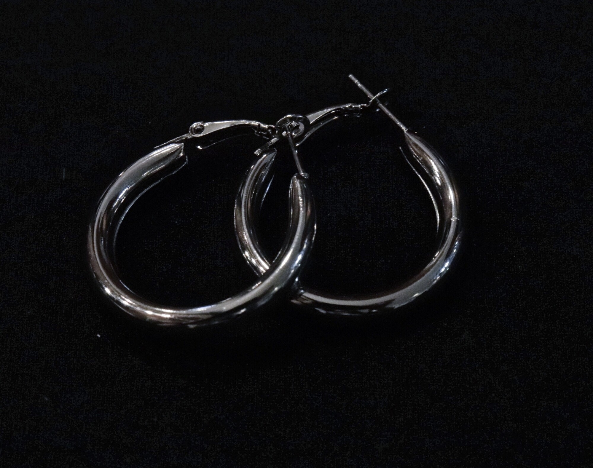 These classic small hoops measure about 1 inch in diameter.